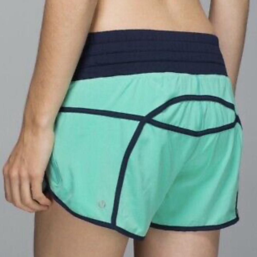 Lululemon Tracker Short II *4-way Stretch menthol inkwell size 4